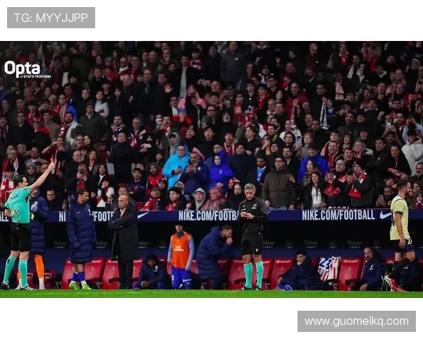 尤文图斯与巴萨激战红牌频出球场风云再起引发热议